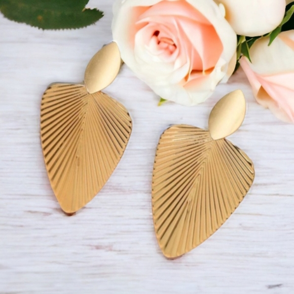 Textured Leaf Earrings - Picture 4 of 8